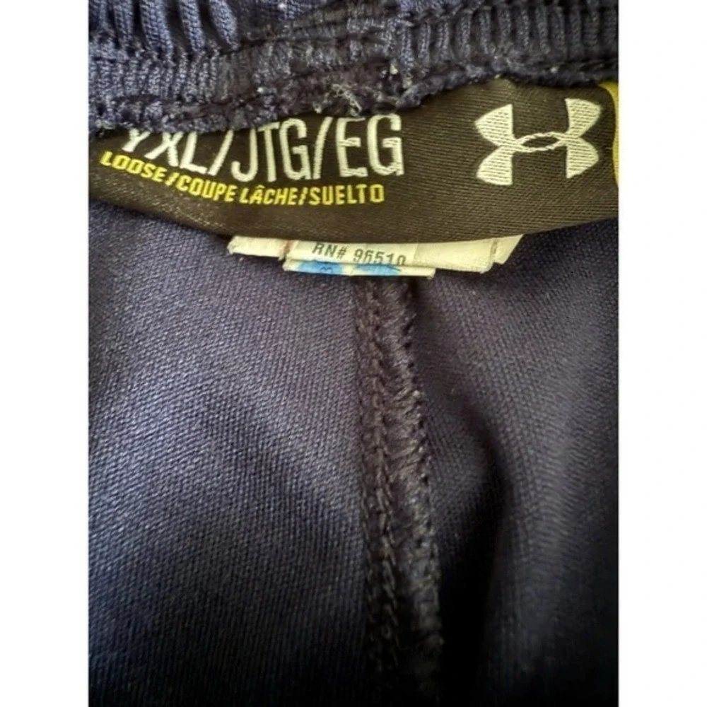 Under Armour Boys Youth XL Bundle of 2‎ Shorts